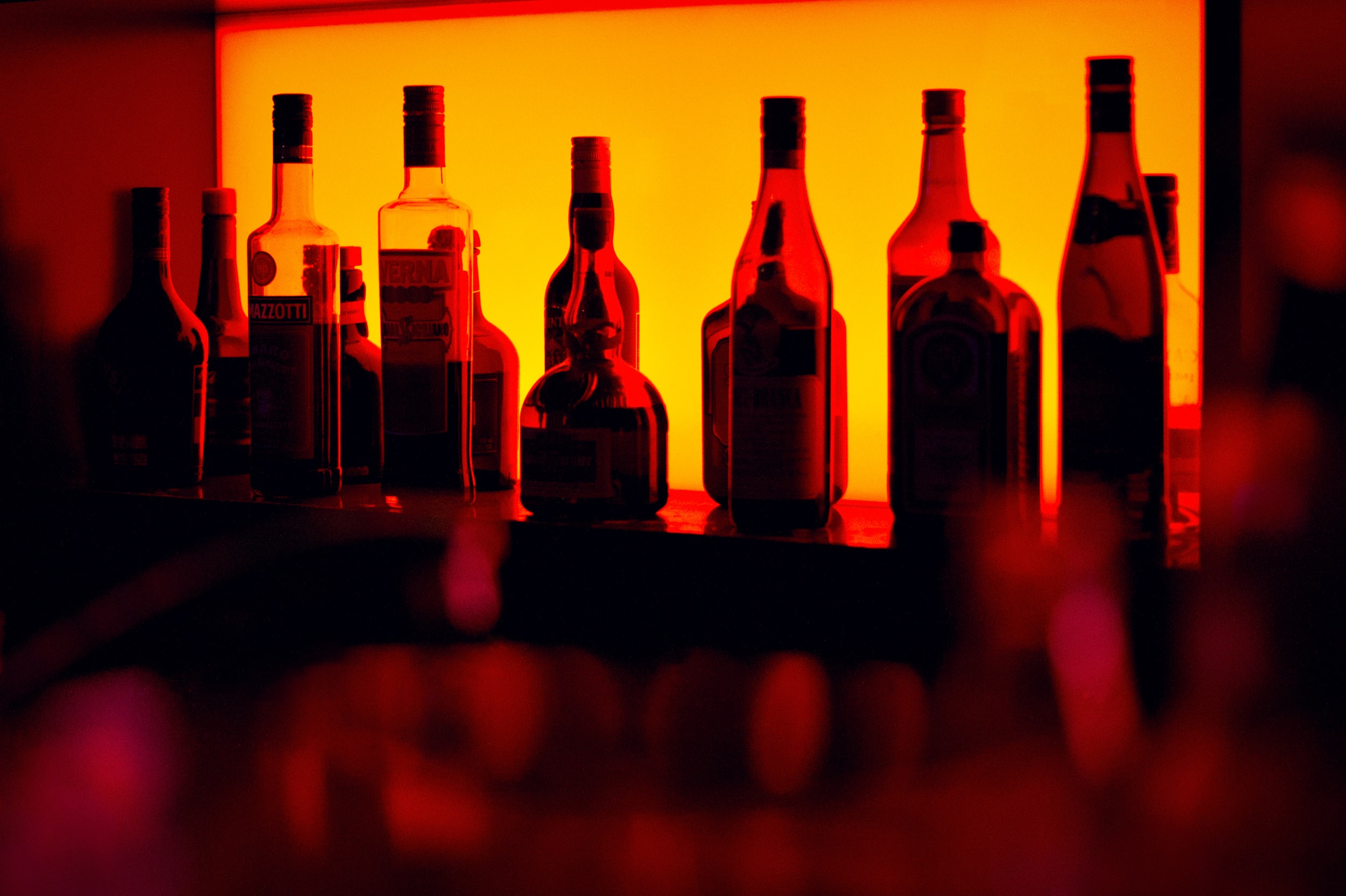 Κατάρρευση των πωλήσεων στο χονδρικό εμπόριο αλκοολούχων ποτών έφεραν τα lockdown το 2020